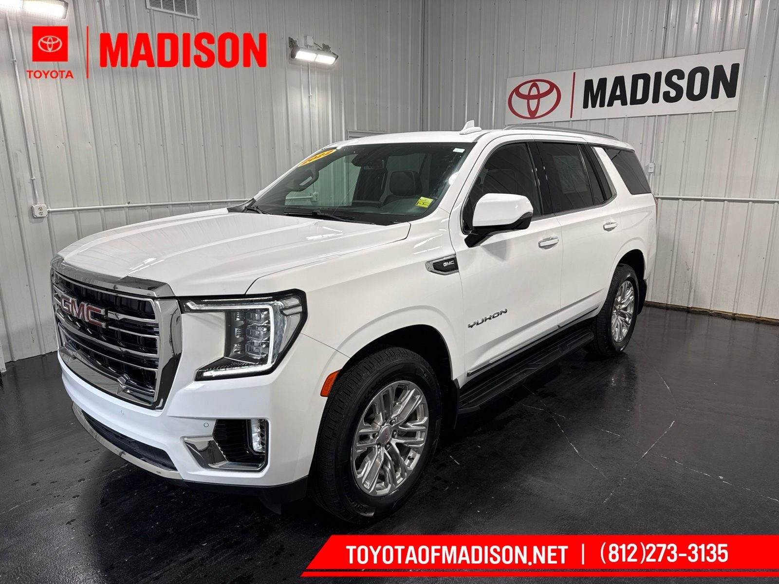 2022 GMC Yukon SLT in Summit White — front three-quarter view